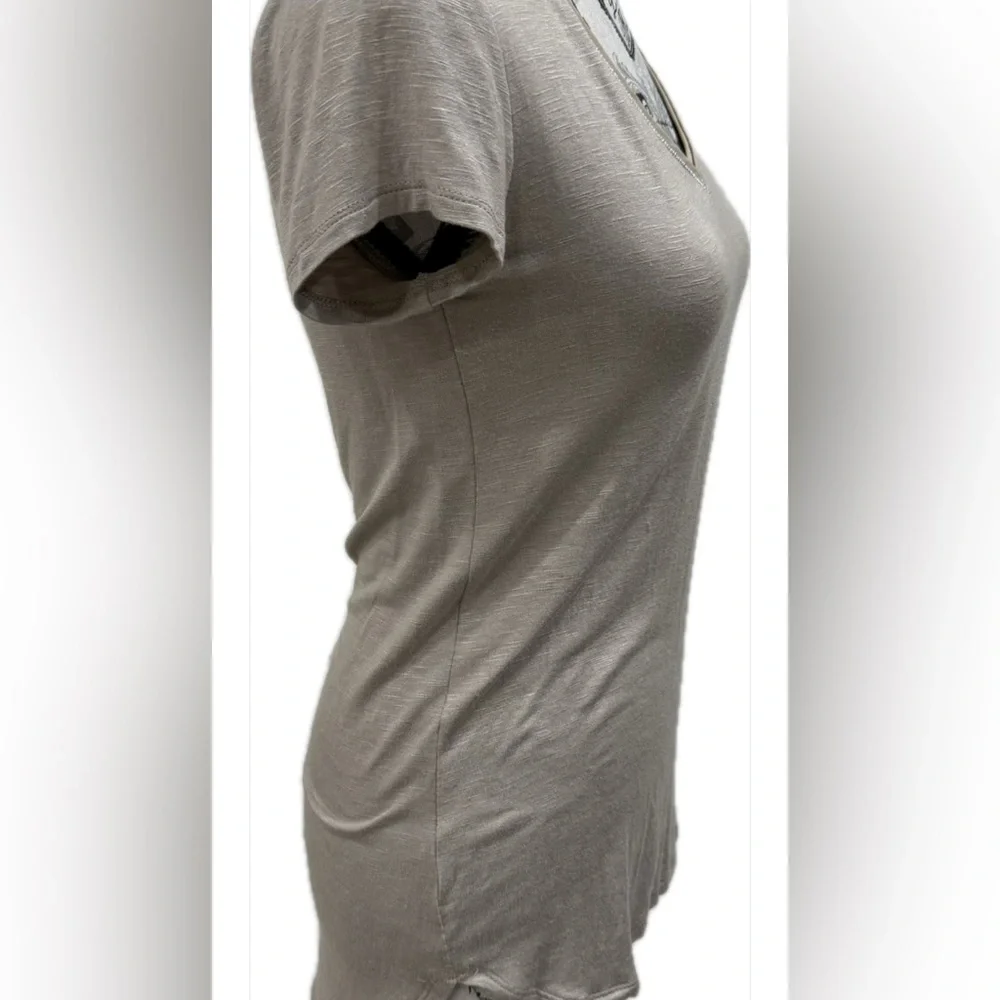 White House Black Market Beige V-Neck Short Sleeve Tee - Picture 4 of 13